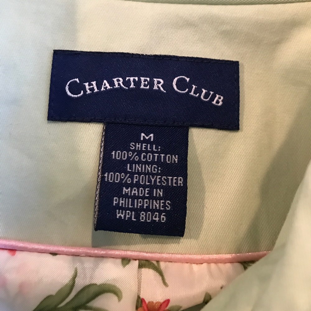 Pale green trench coat. - Picture 4 of 8